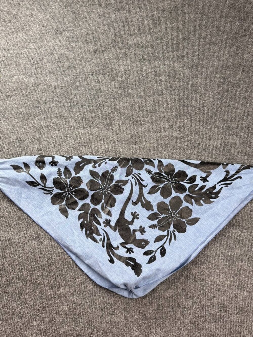 vintage hawaiian gecko floral triangle bandana headscarf kerchief blue black